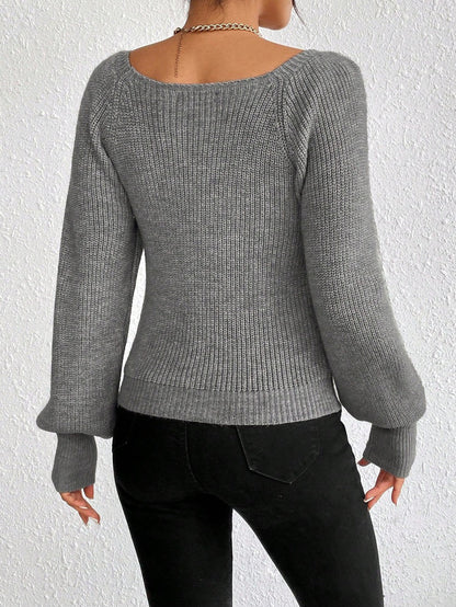 Soldea - Grauer monochromer Pullover mit quadratischem Ausschnitt