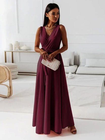 Elise - langes ärmelloses Kleid mit V-Ausschnitt und Taillenband für einen raffinierten und stilvollen Look