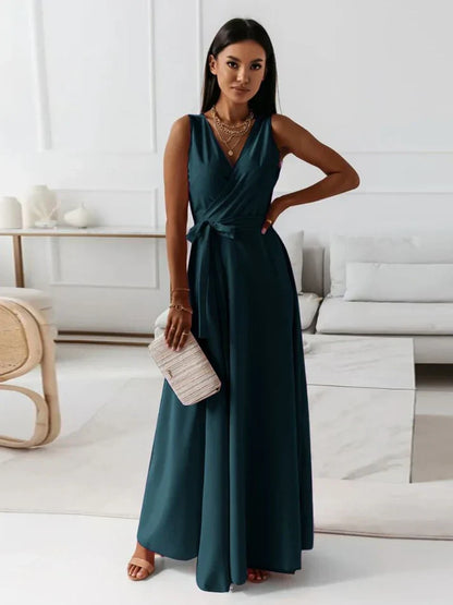 Elise - langes ärmelloses Kleid mit V-Ausschnitt und Taillenband für einen raffinierten und stilvollen Look