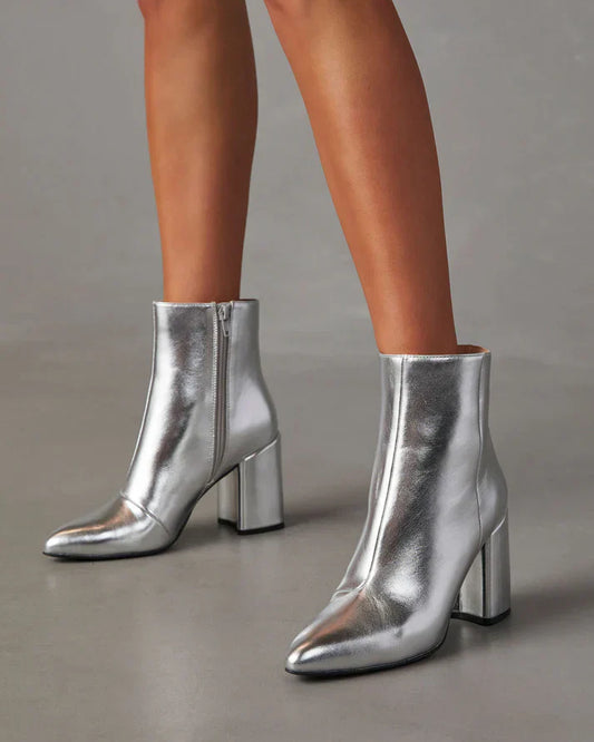 Ava - silberne Metallic-Stiefeletten mit Blockabsatz für einen gewagten und trendigen Look